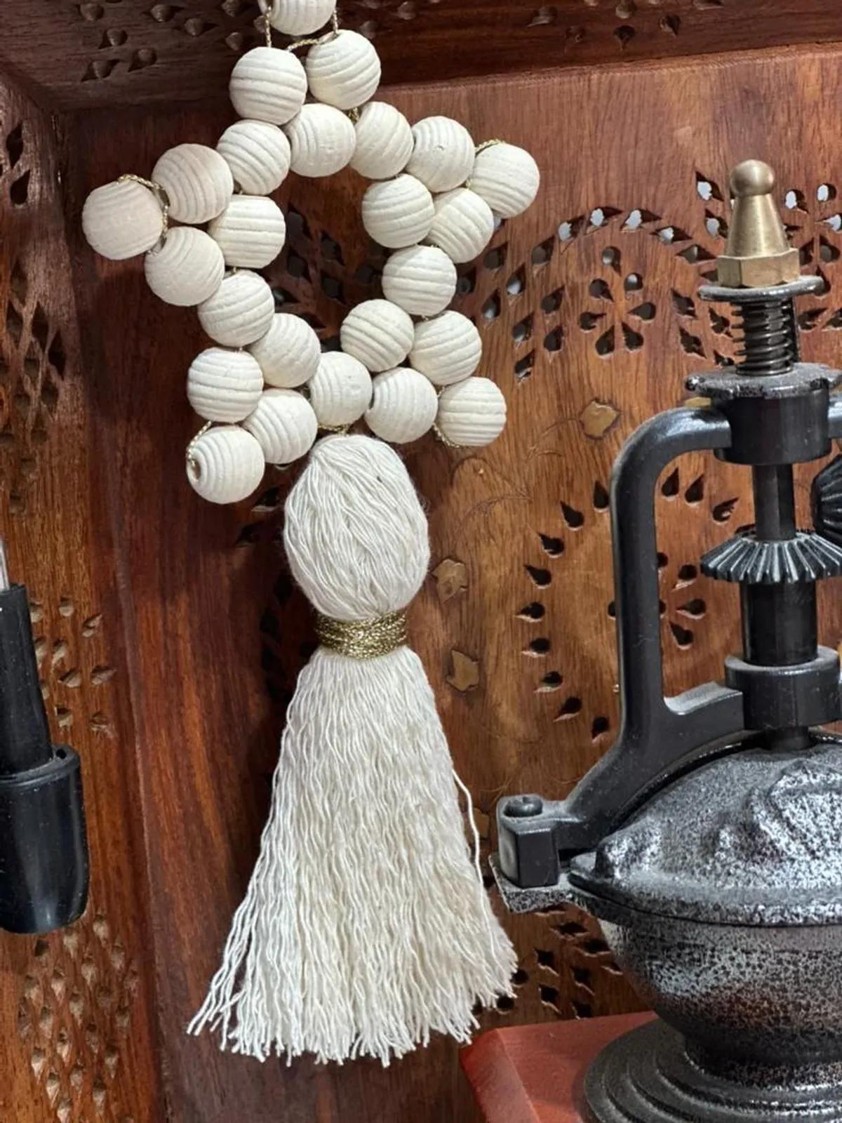 آویز منگوله ای مکرومه با مهره چوبی