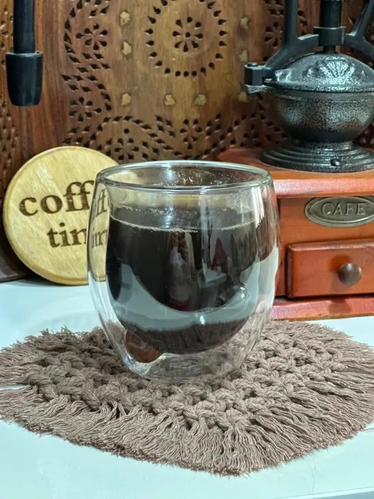 زیرلیوانی مکرومه ریشه دار نسکافه ای، نمای دیگر