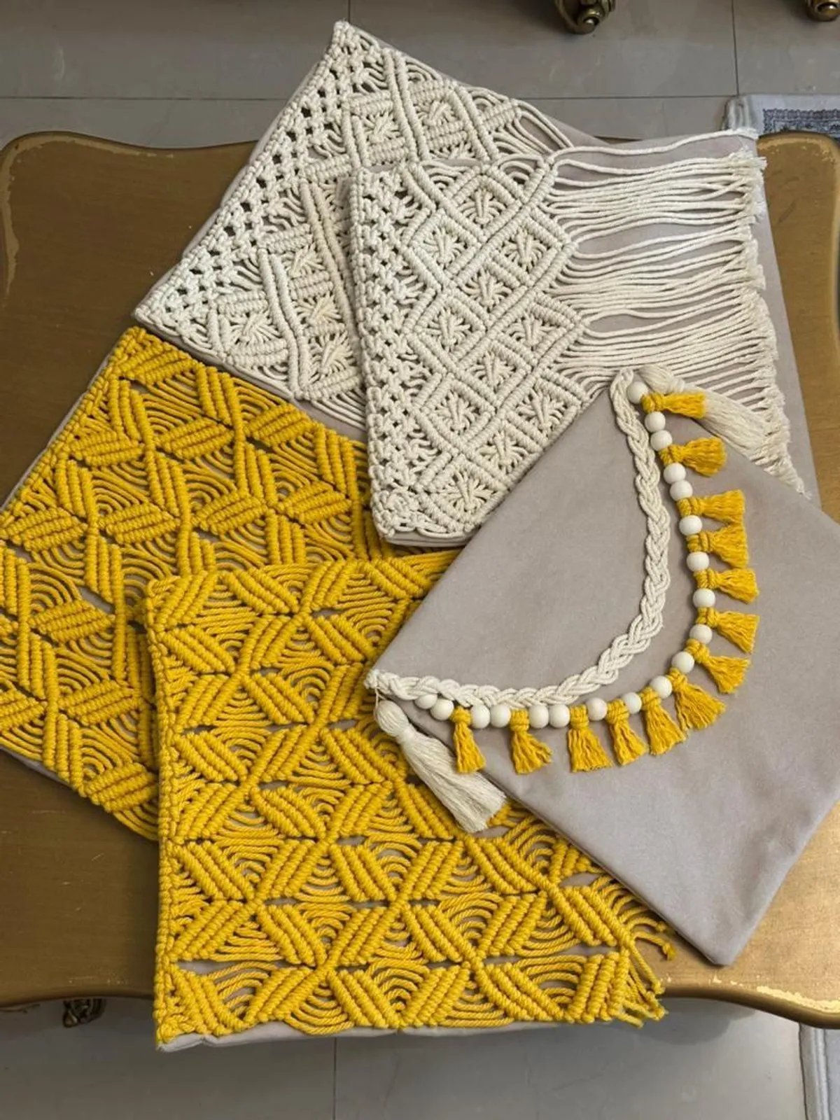 کاور کوسن مکرومه کرم و خردلی، نمای دیگر