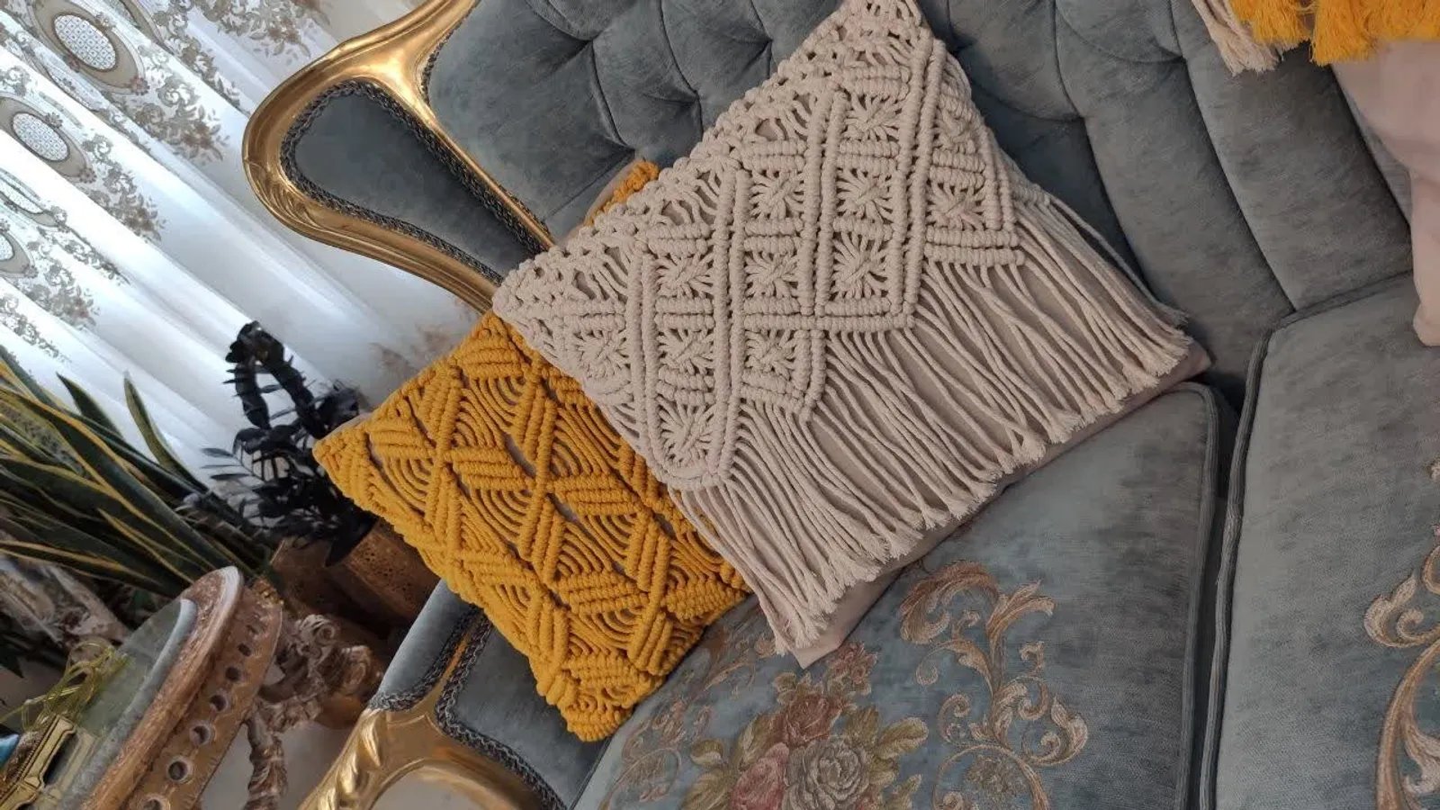 کاور کوسن مکرومه کرم و خردلی، نمای دیگر
