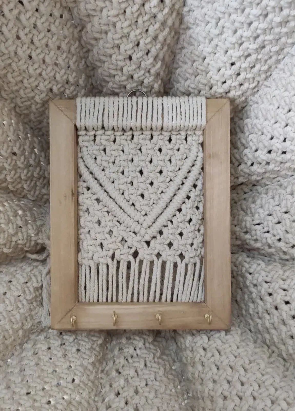 جاکلیدی دیواری مکرومه با قاب چوبی