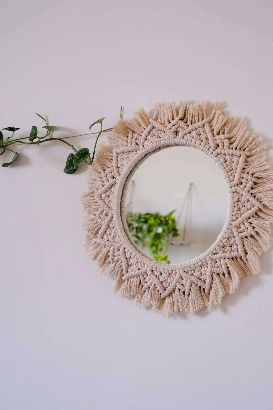 آینه مکرومه گرد گلبرگی، نمای دیگر
